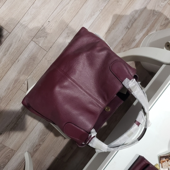 Plum Fossil Handbag and matching Wallet - Picture 4 of 7